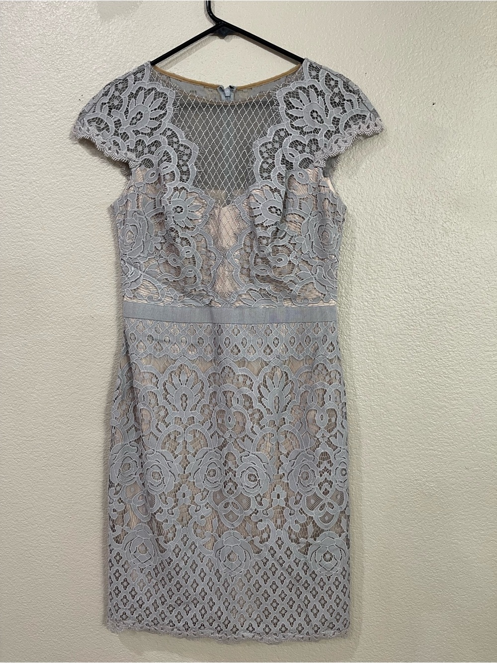 Tadashi Shoji Lace Overlay Cap Sleeve Cocktail Dress Gray women’s 10